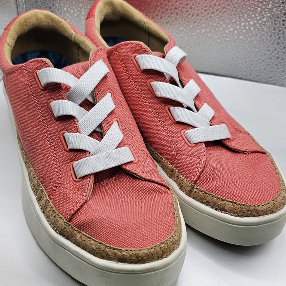 Revitalign Hermosa orthotic shoes with elastic lace up in red shoe size 6b - Picture 2 of 9